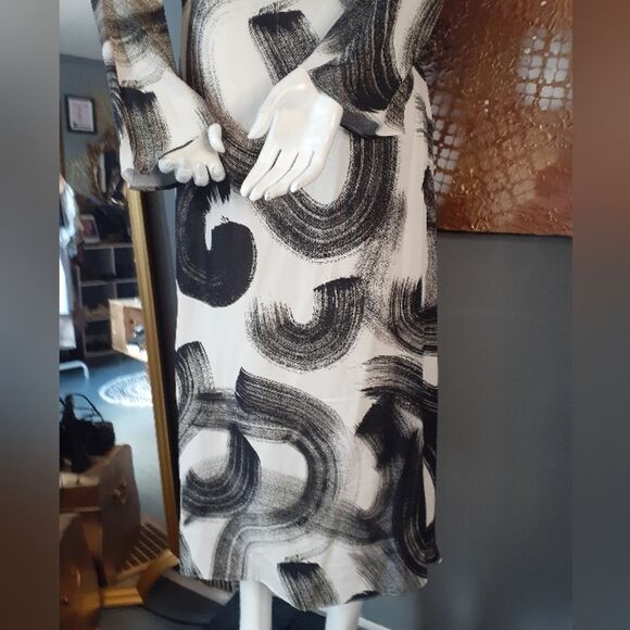 Zara Abstract Black and Off White Dress - Picture 2 of 14